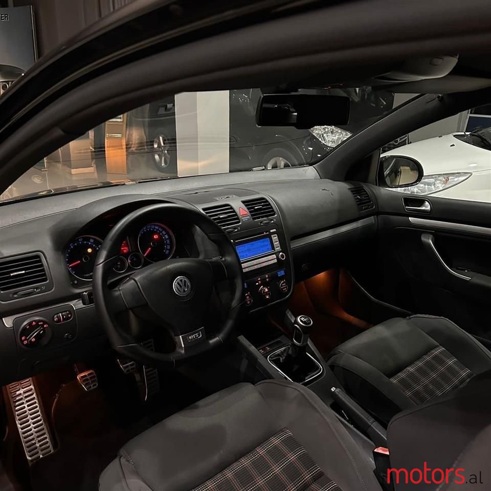 2007' Volkswagen Golf photo #2