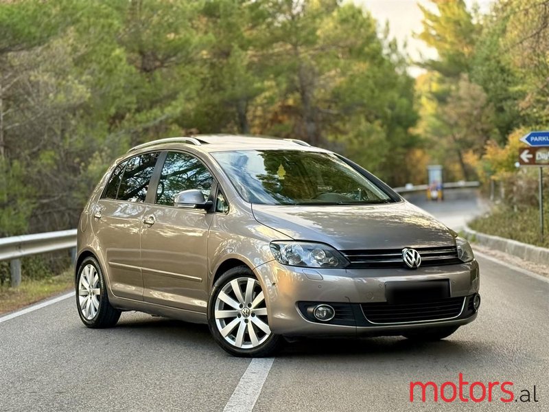2009' Volkswagen Golf Plus photo #1