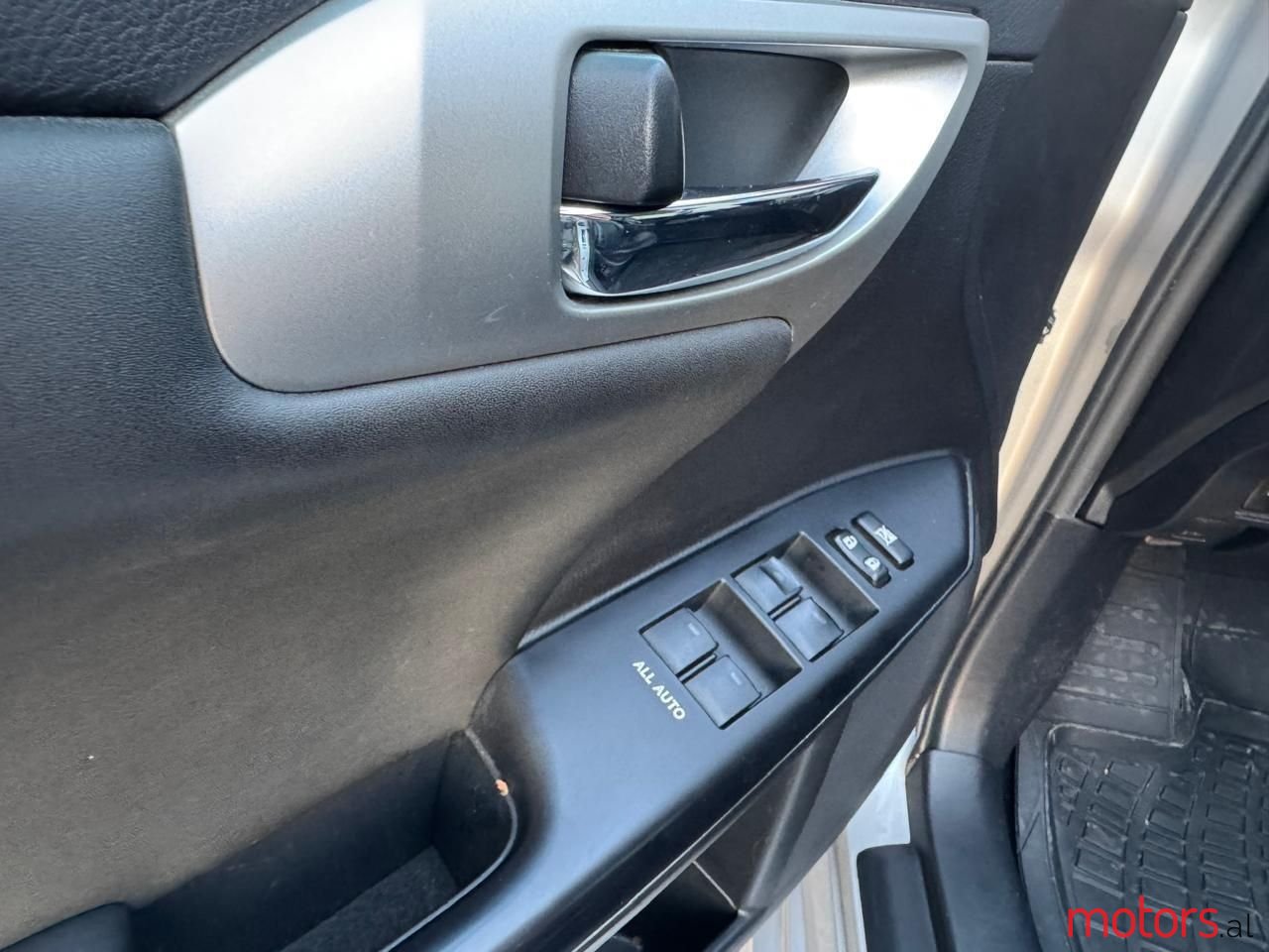 2011' Lexus CT 200h photo #4