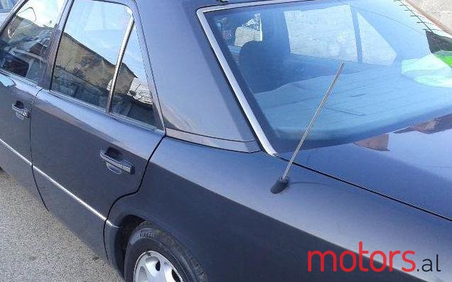 1992' Mercedes-Benz 200 photo #1