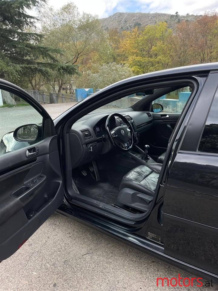 2004' Volkswagen Golf photo #6