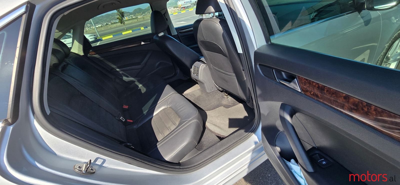 2013' Volkswagen Passat photo #3