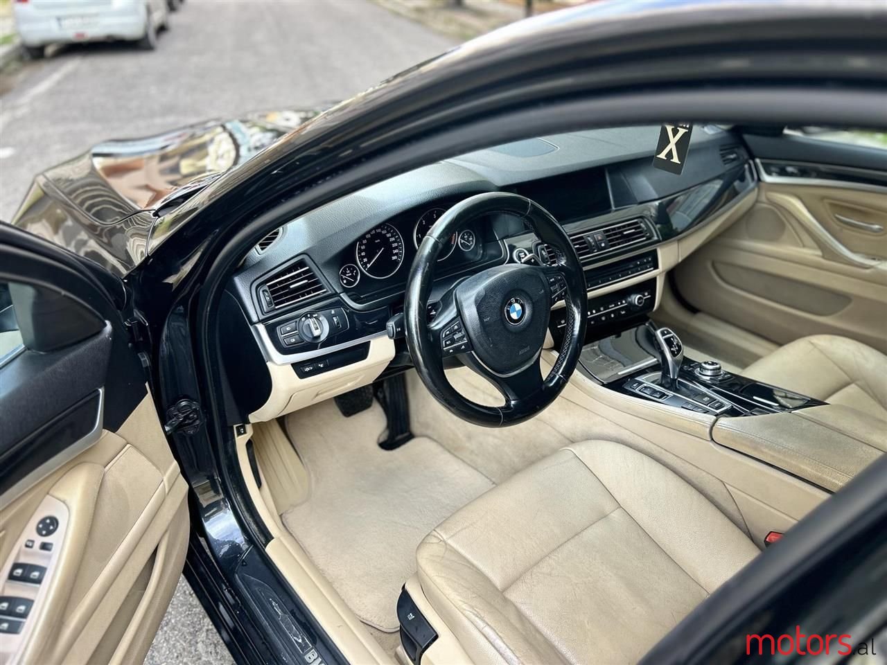 2011' BMW 530 photo #6