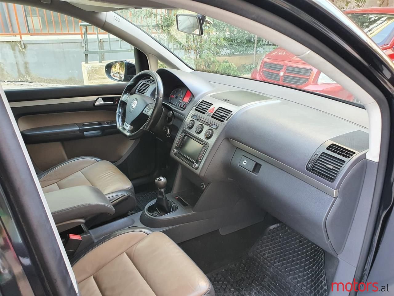 2009' Volkswagen Touran photo #3