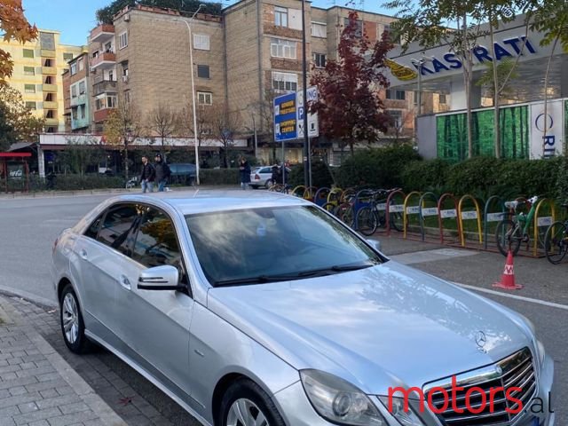 2009' Mercedes-Benz E-Class photo #1