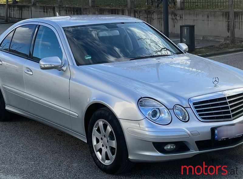 2008' Mercedes-Benz E 200 photo #5