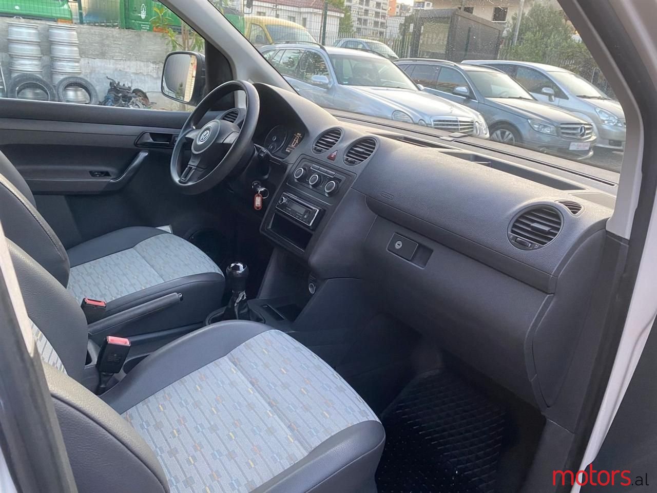 2011' Volkswagen Caddy photo #4