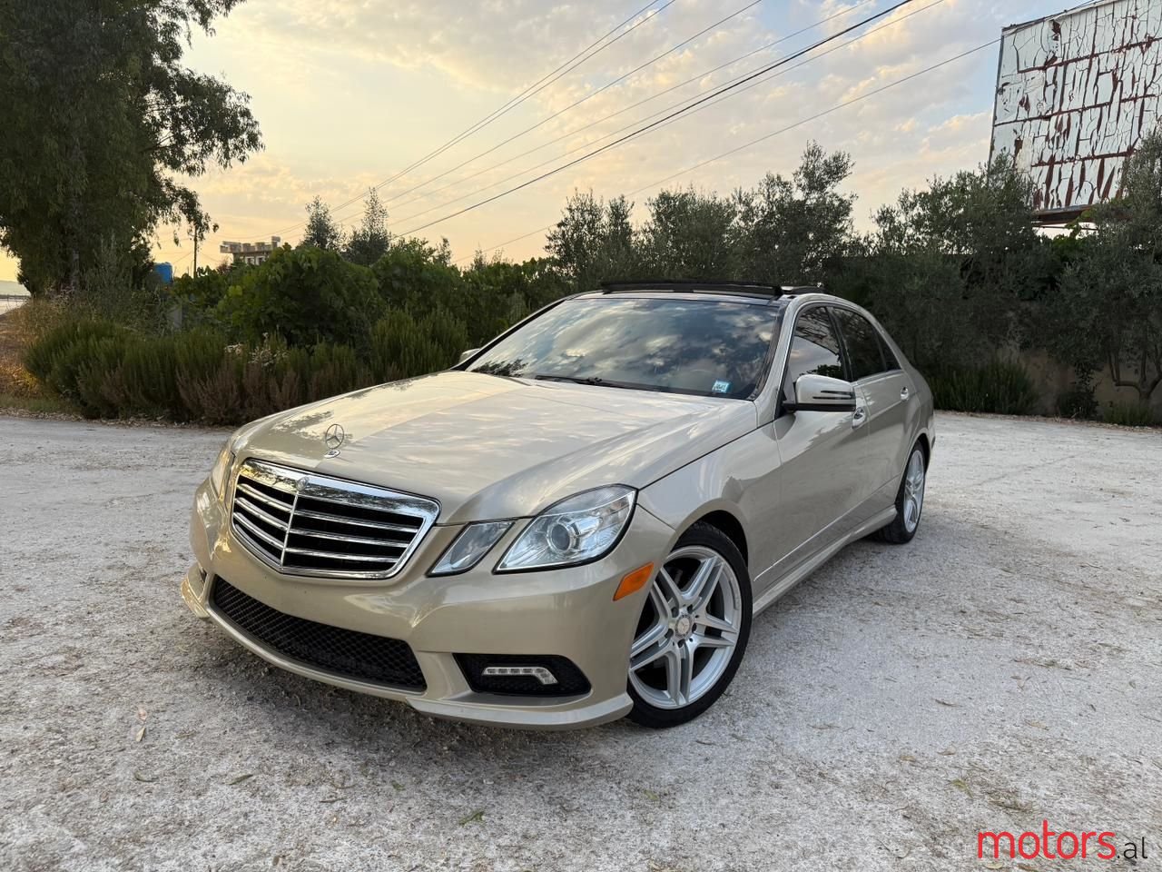 2011' Mercedes-Benz E 350 photo #2