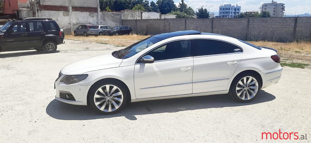 2011' Volkswagen Passat photo #6