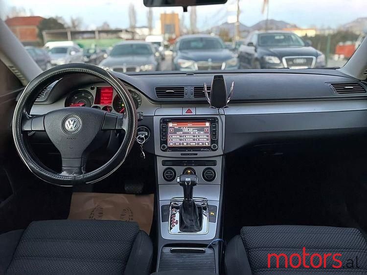 2008' Volkswagen Passat photo #1