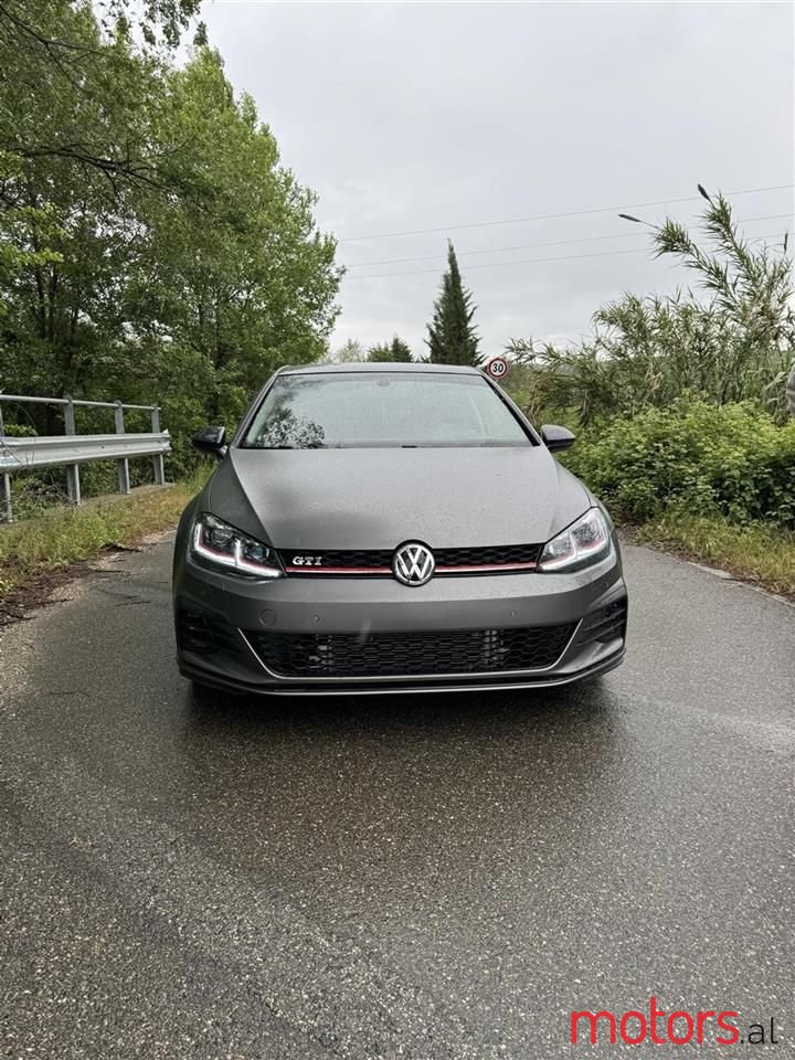 2013' Volkswagen Golf photo #2