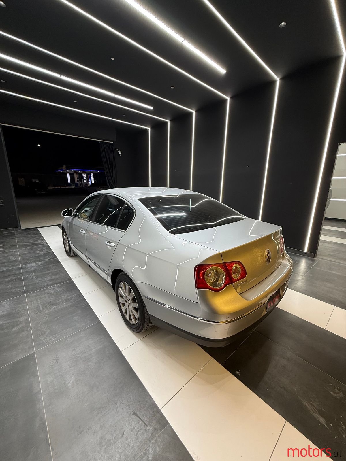 2010' Volkswagen Passat photo #5