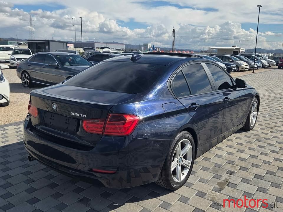 2013' BMW 320 photo #3