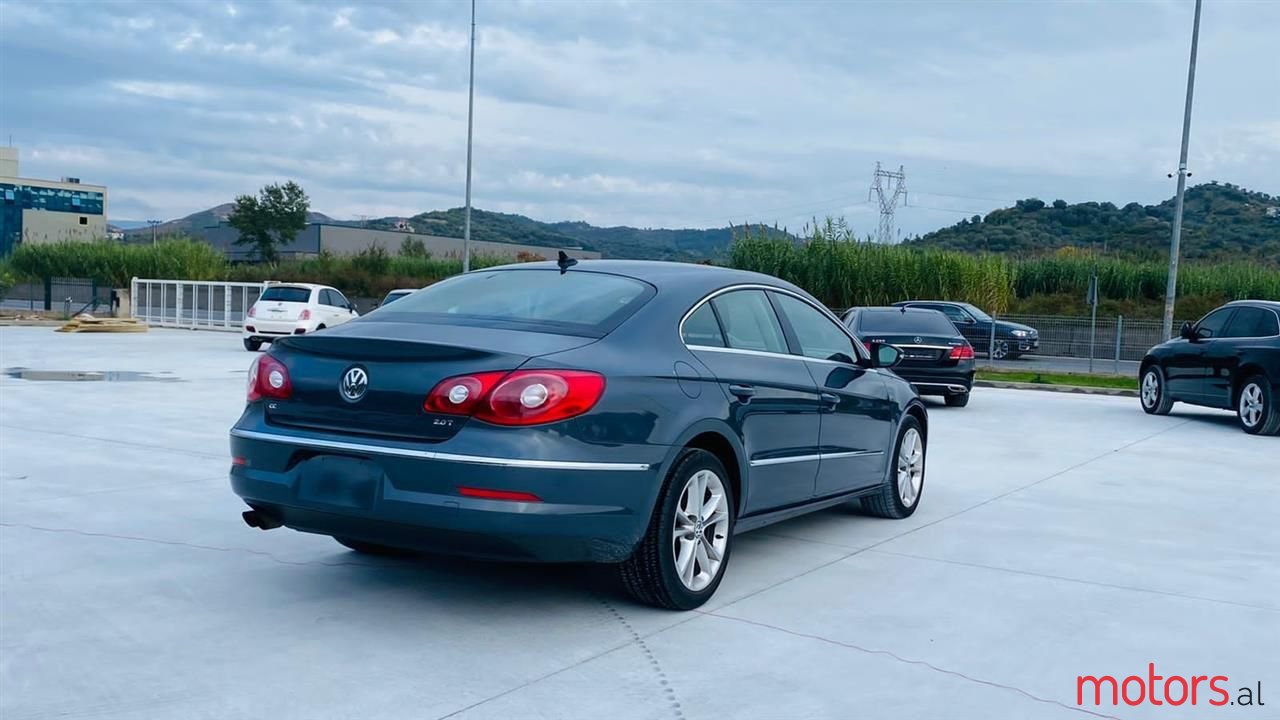 2011' Volkswagen photo #2