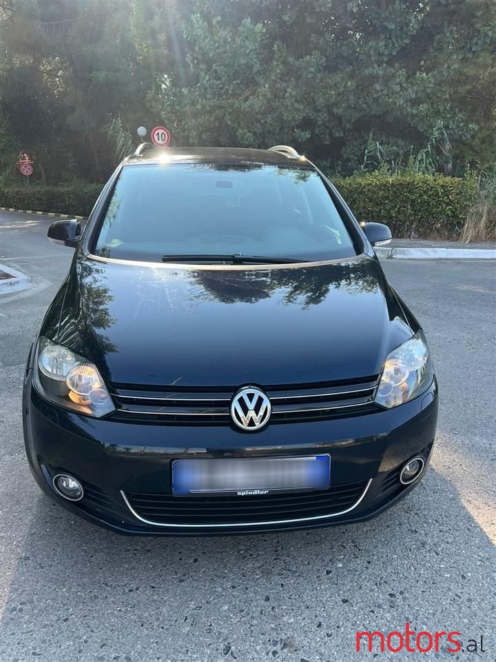 2011' Volkswagen Golf Plus photo #1