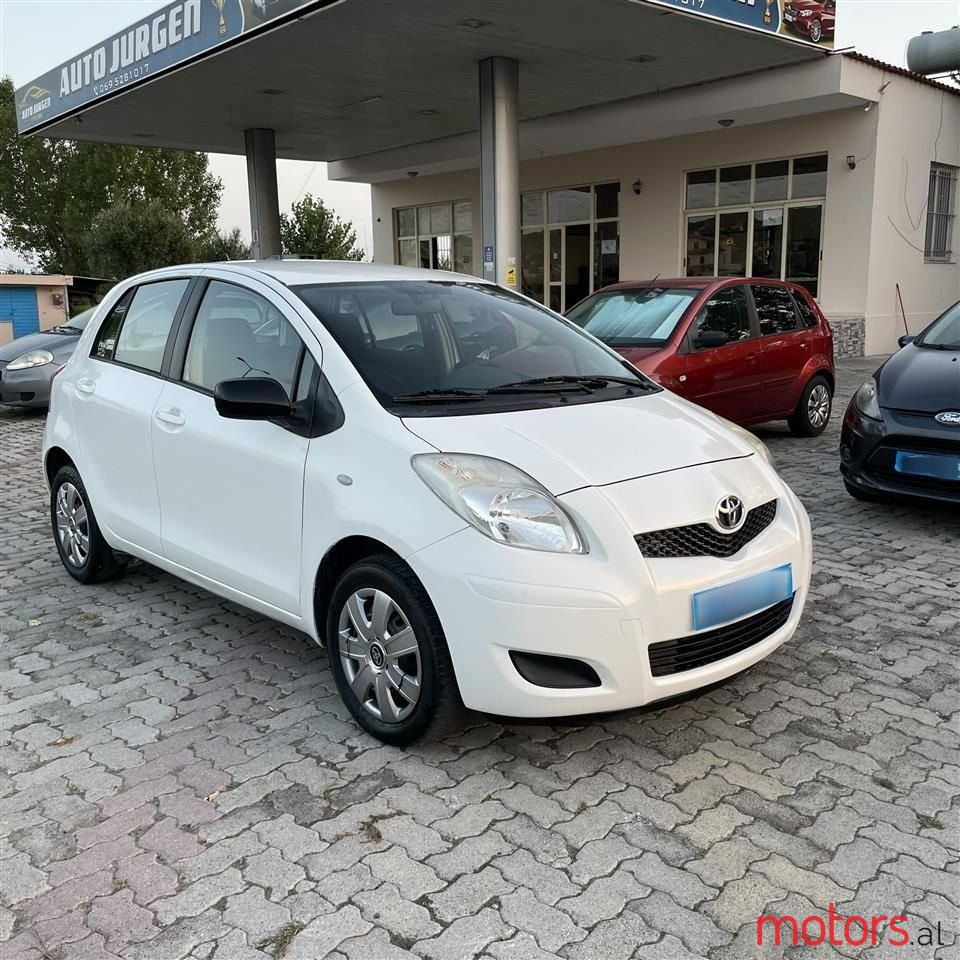 2009' Toyota Yaris photo #5