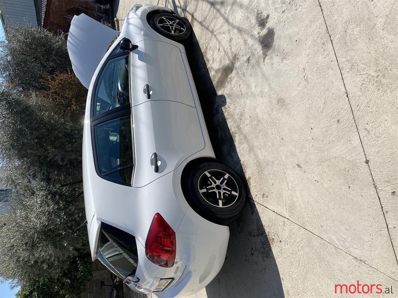 2010' Toyota Auris photo #3