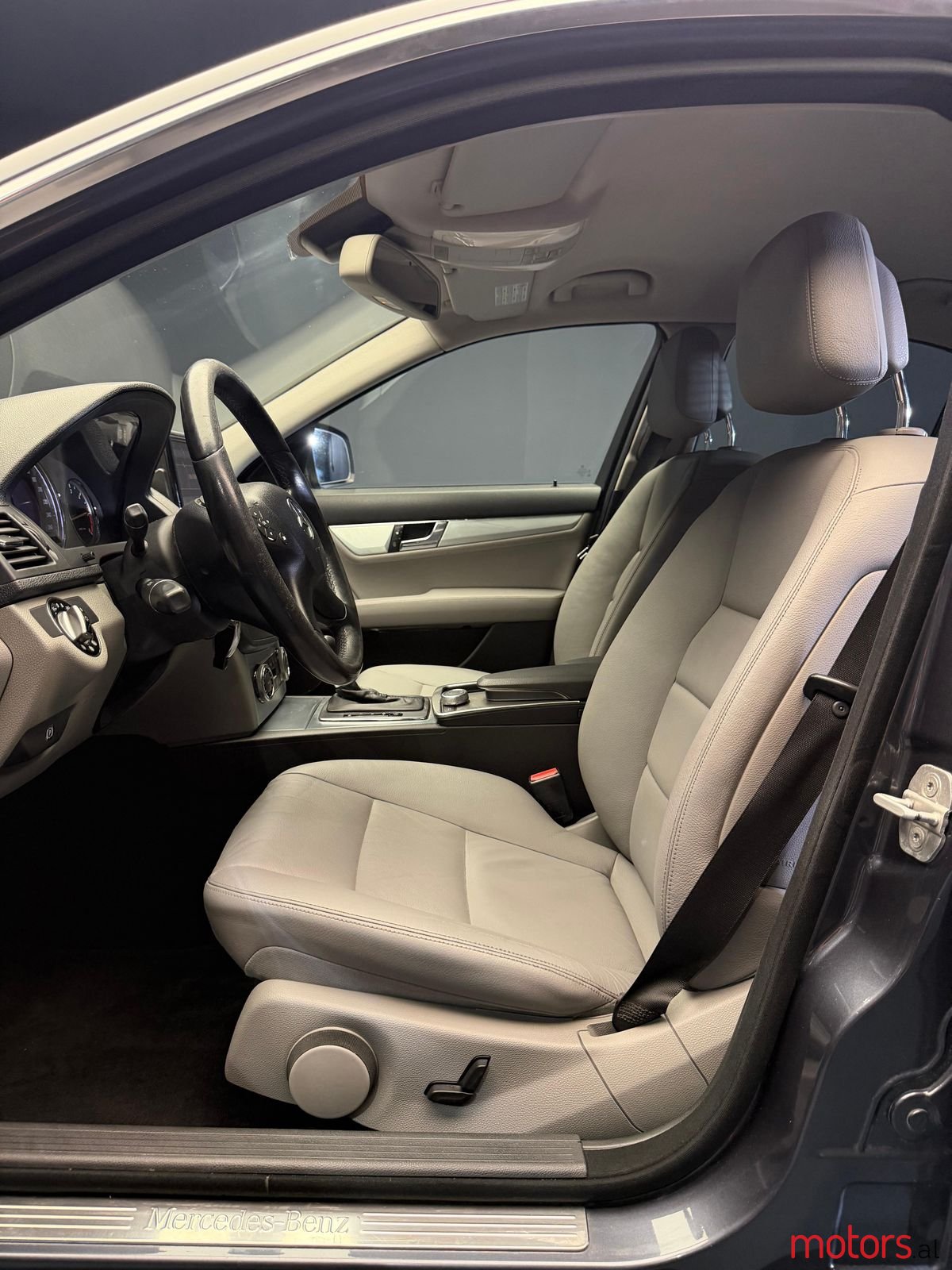 2008' Mercedes-Benz C 220 photo #3