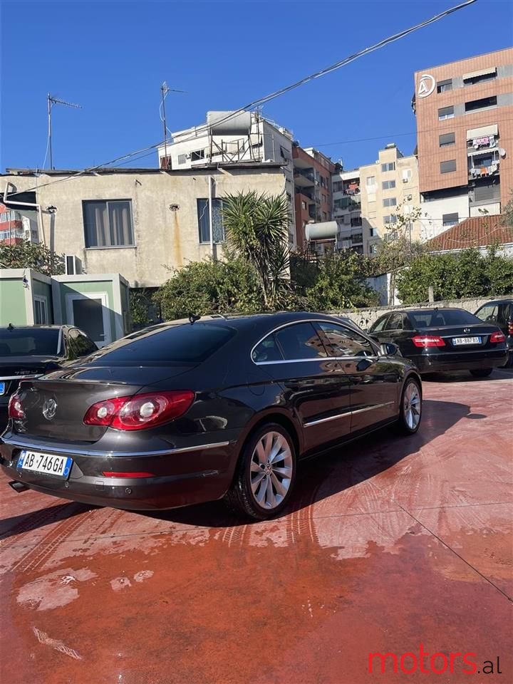 2010' Volkswagen Passat photo #1