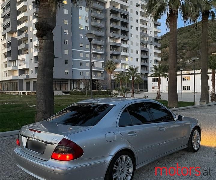 2008' Mercedes-Benz E 320 photo #3