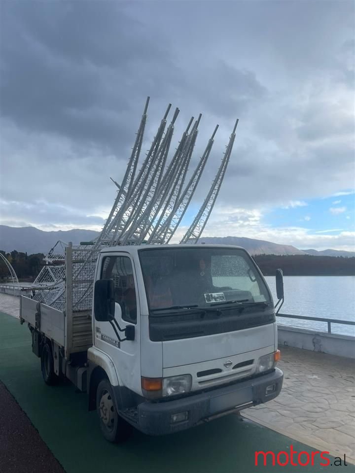 2001' Nissan Cabstar photo #3