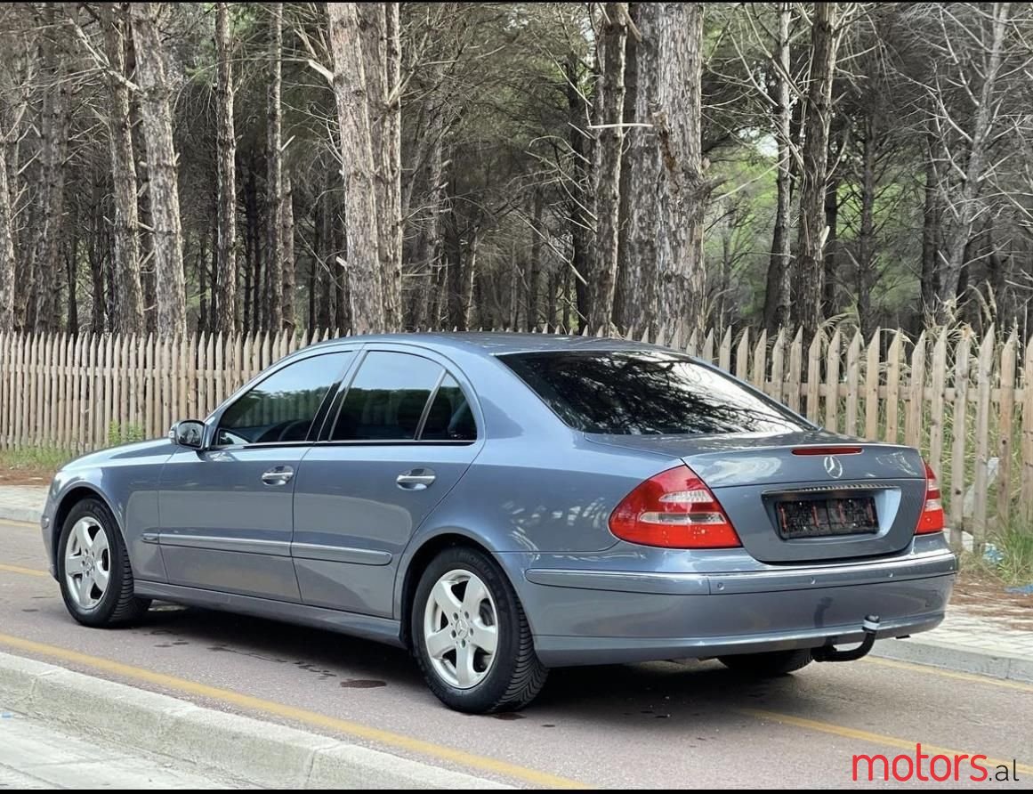 2005' Mercedes-Benz E 220 photo #2