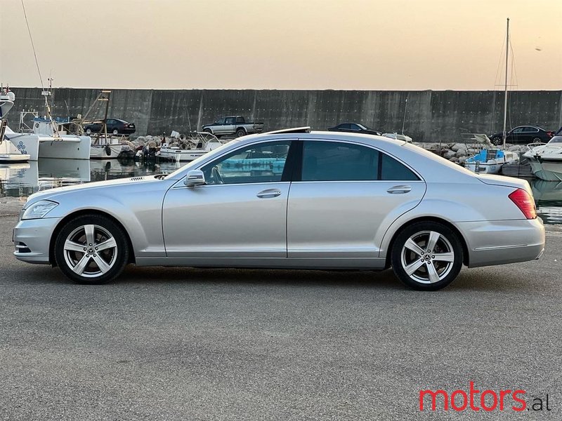 2010' Mercedes-Benz S 550 photo #2