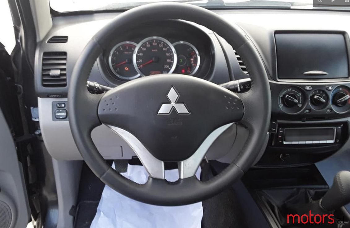 2012' Mitsubishi L200 photo #2