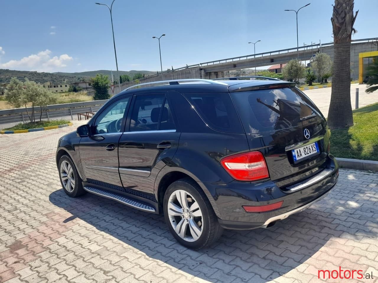 2011' Mercedes-Benz ML 350 photo #2