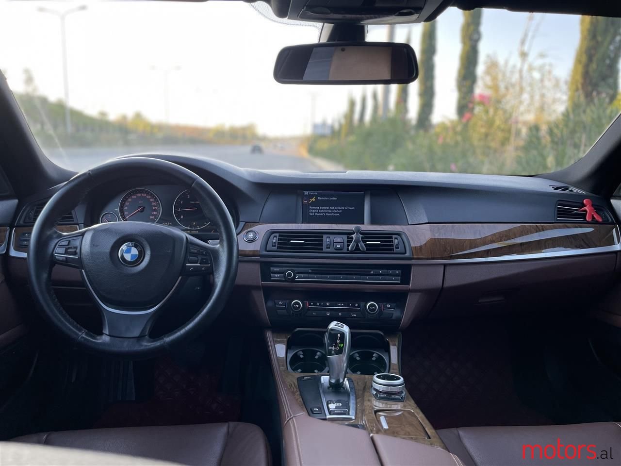 2011' BMW 523 photo #3