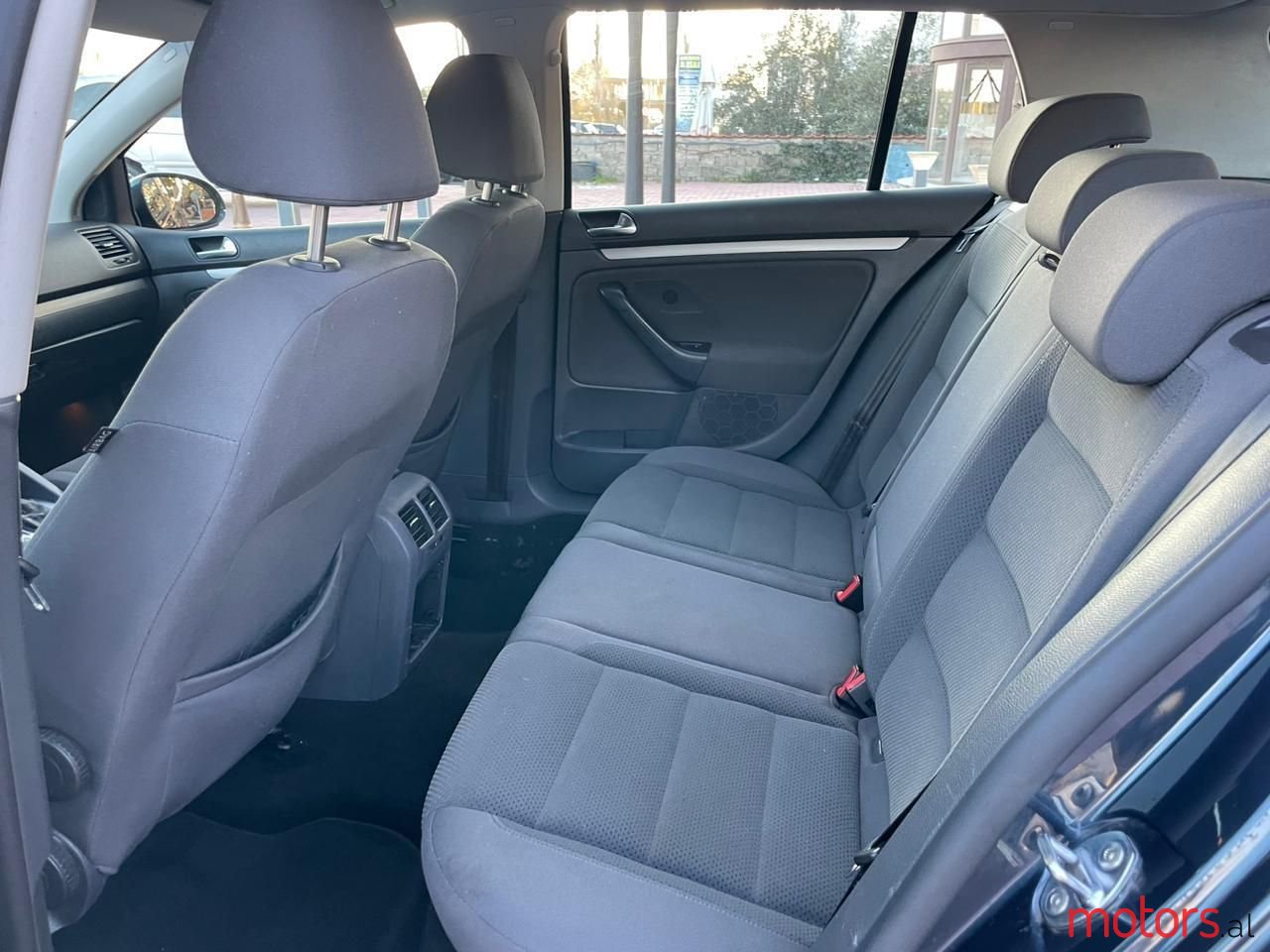 2008' Volkswagen Golf photo #4