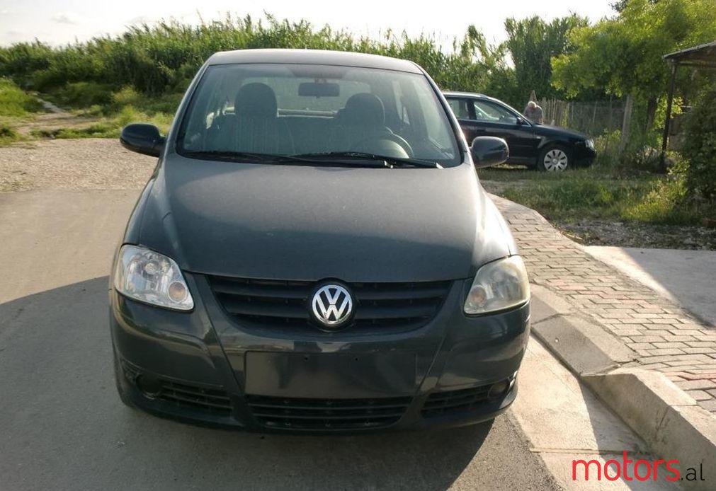 2005' Volkswagen Fox photo #1