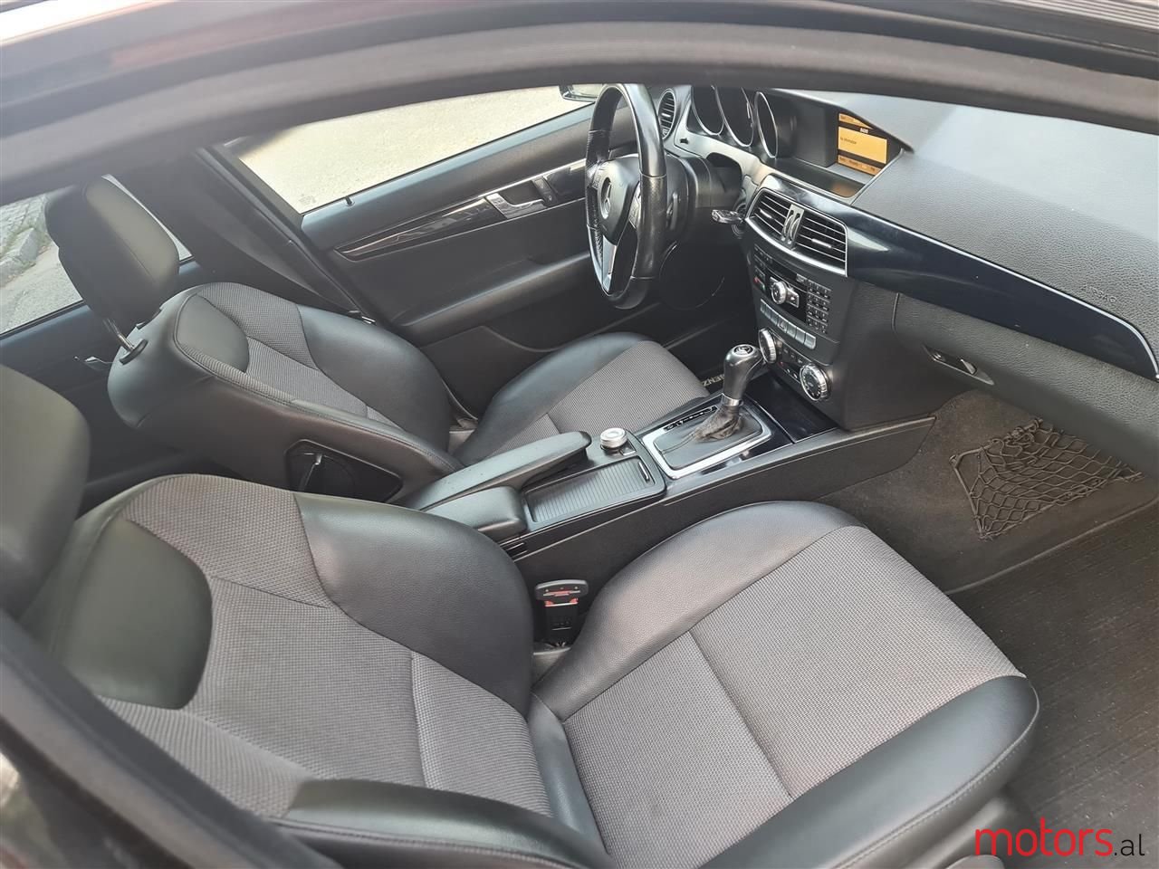 2011' Mercedes-Benz C 220 photo #2