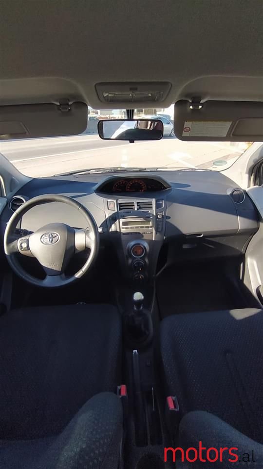 2010' Toyota Yaris photo #4