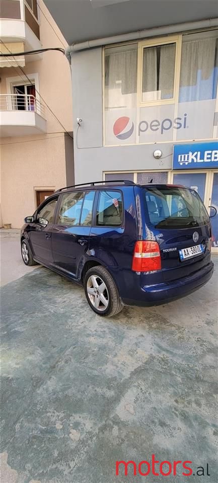 2004' Volkswagen Touran photo #5