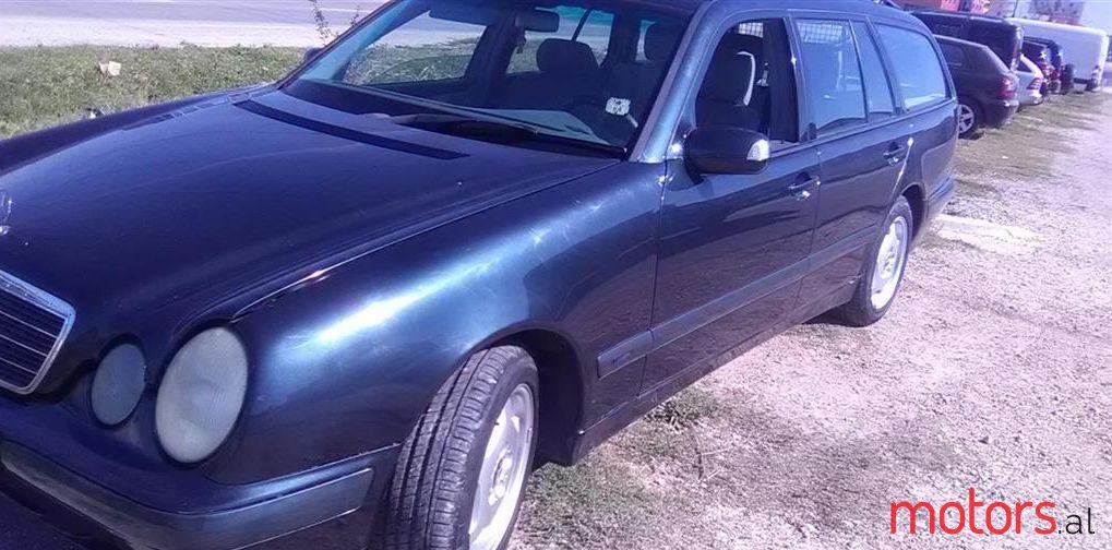 2000' Mercedes-Benz E 220 photo #3
