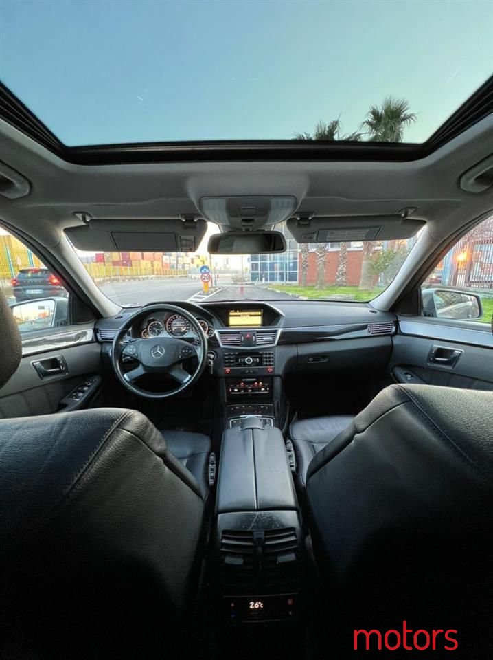 2011' Mercedes-Benz E 350 photo #6