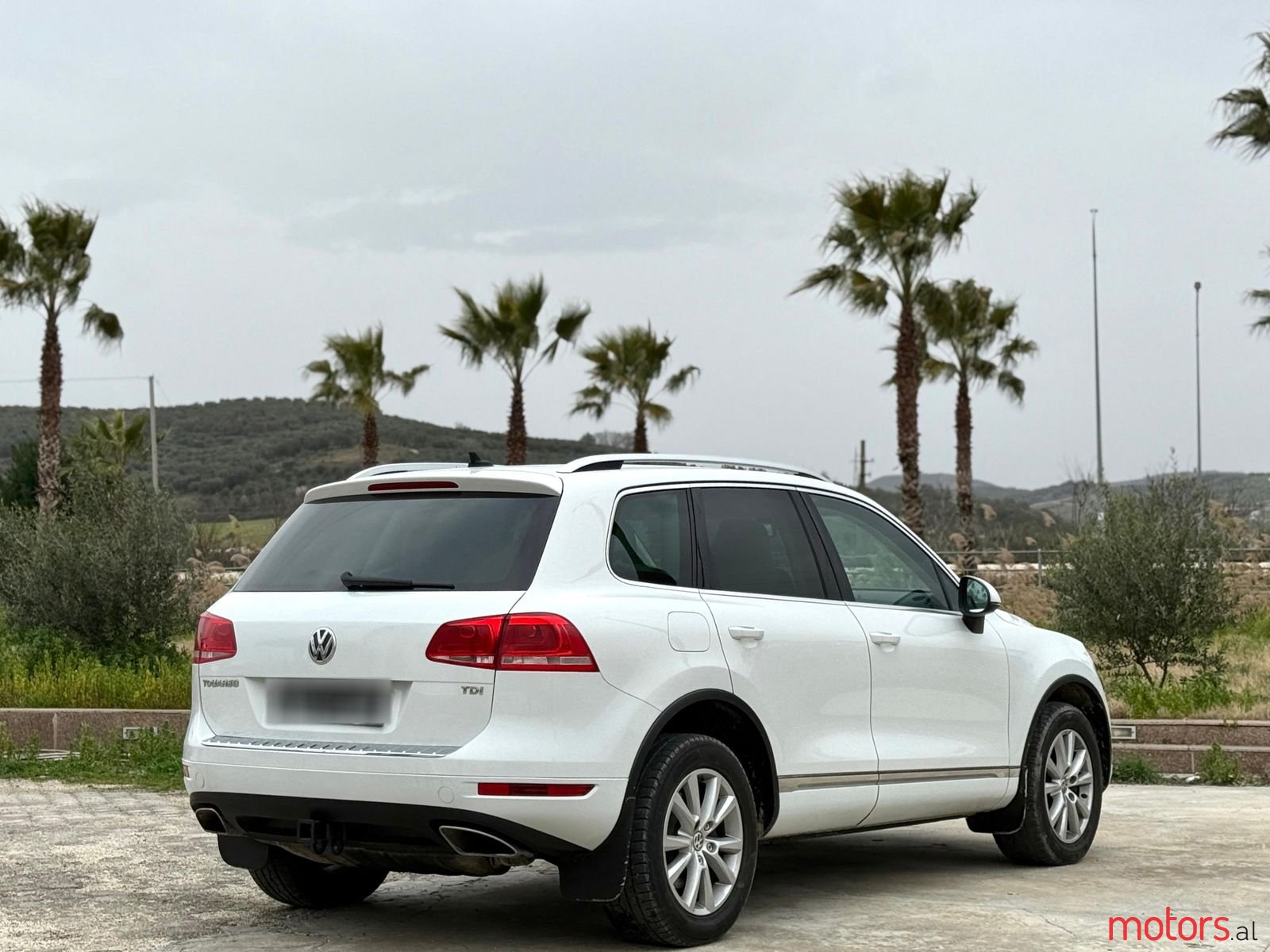 2014' Volkswagen Touareg photo #5