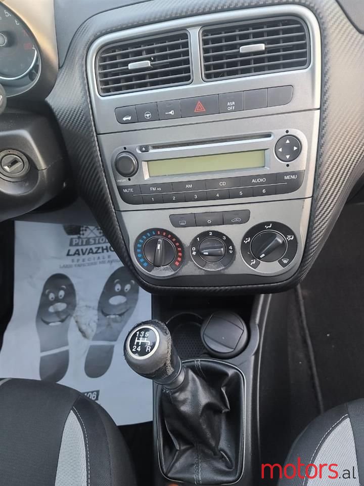 2009' Fiat Punto photo #5