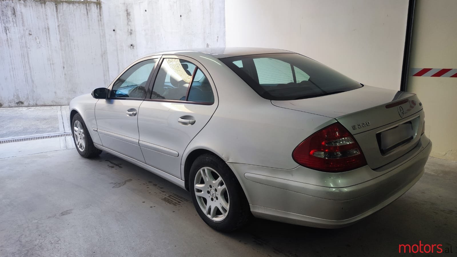 2004' Mercedes-Benz 220E photo #4