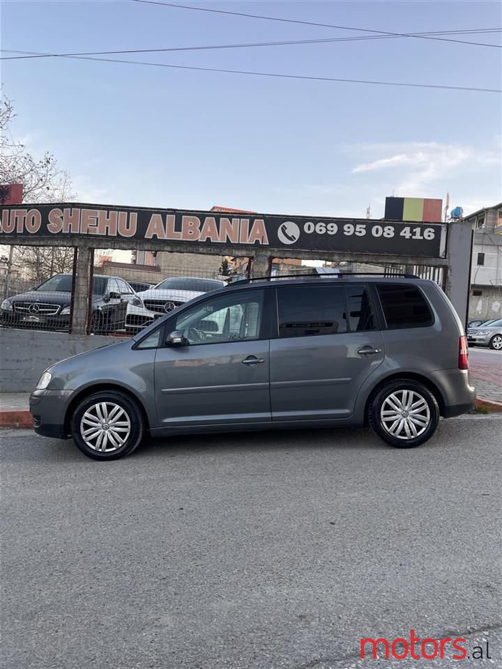 2005' Volkswagen Touran photo #5