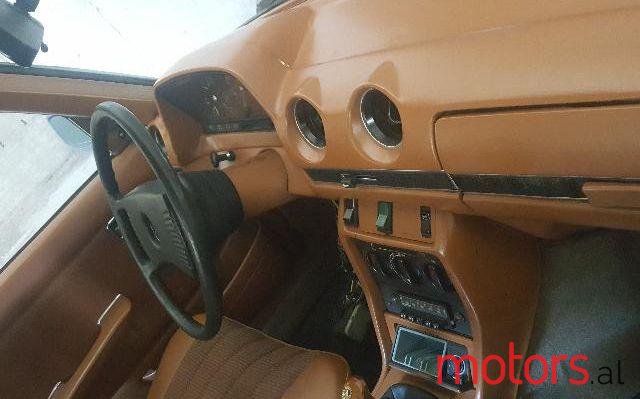 1981' Mercedes-Benz 240 photo #2