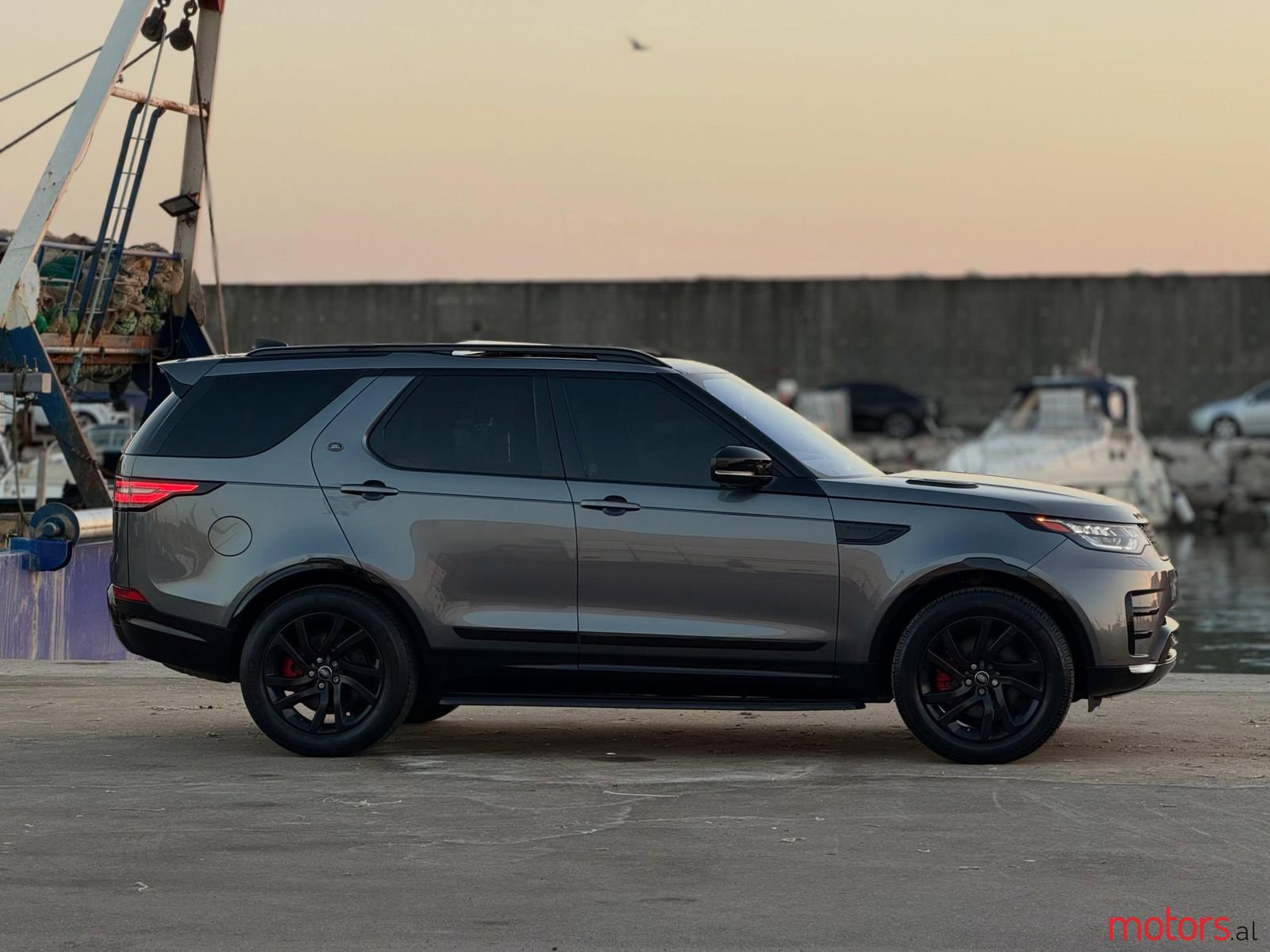 2017' Land Rover Discovery photo #1