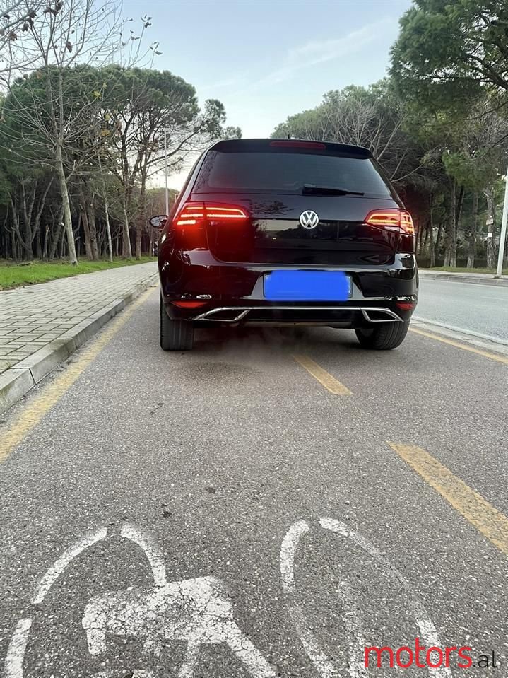 2016' Volkswagen Golf photo #4