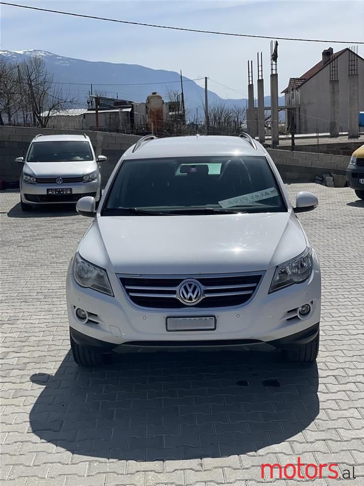 2012' Volkswagen Tiguan photo #5