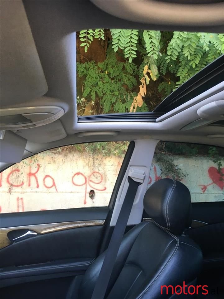 2009' Mercedes-Benz 320 photo #3