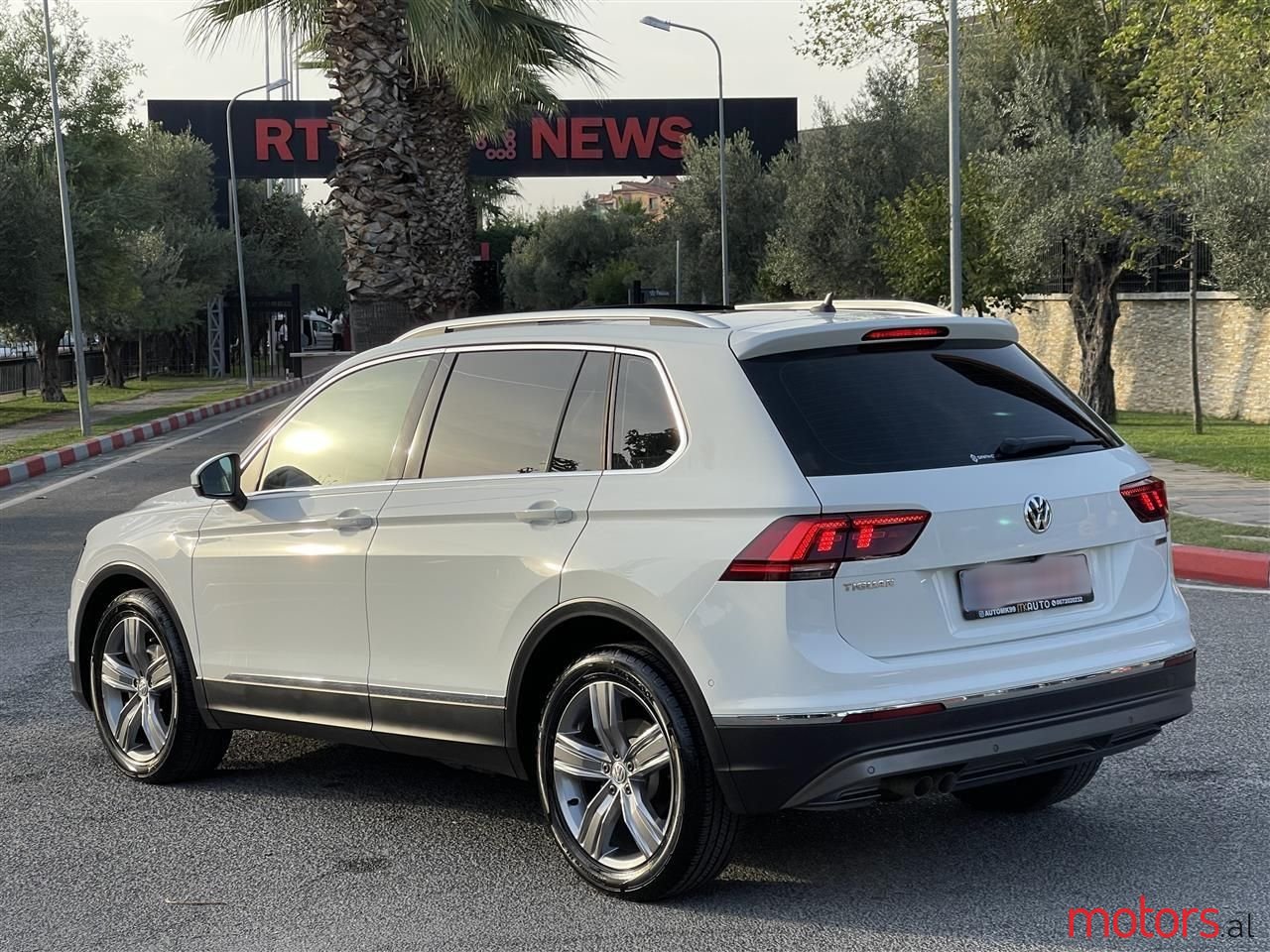 2018' Volkswagen Tiguan photo #5