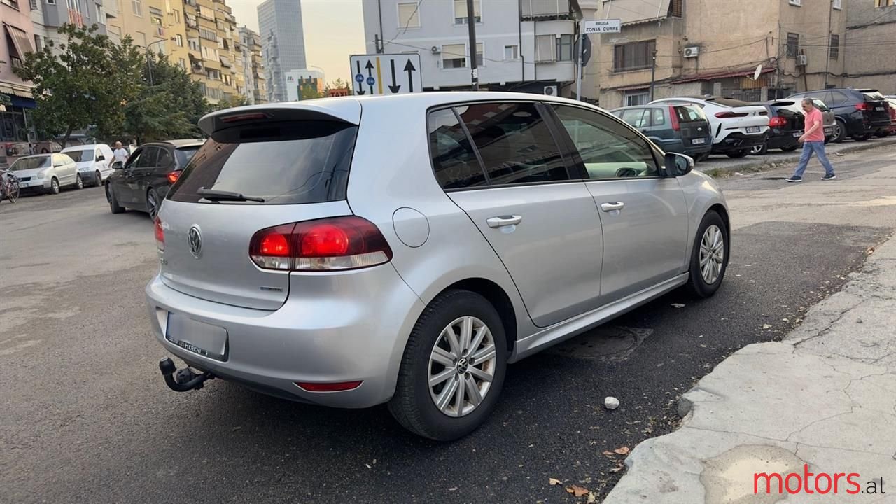 2010' Volkswagen Golf photo #3