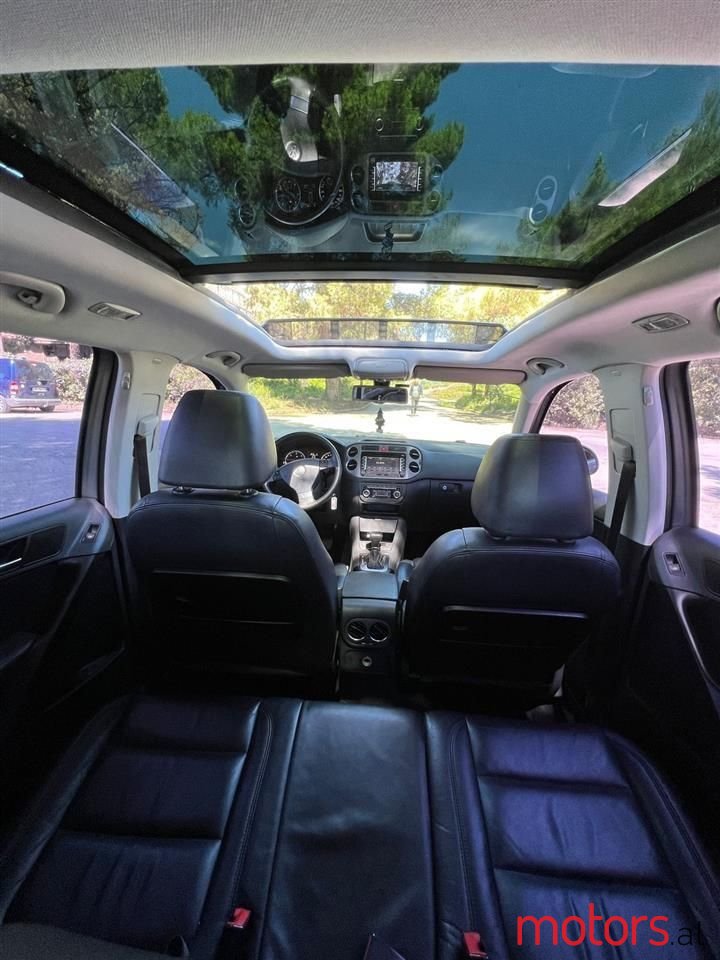 2010' Volkswagen Tiguan photo #3