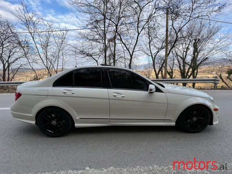 2012' Mercedes-Benz C 300 photo #2